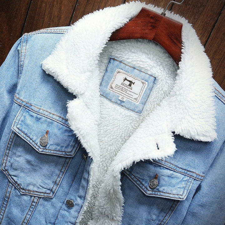 Men's warm retro fleece-lined denim jacket, perfect for winter comfort & casual style.