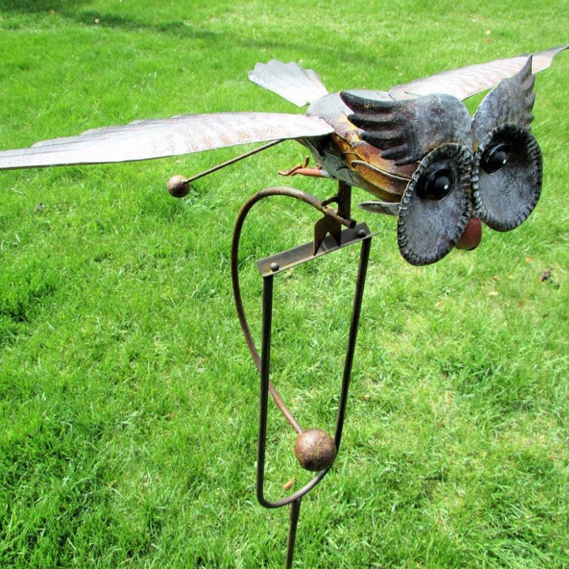 "Metallvogel Deko für Garten: Adler mit beweglichen Flügeln, kunstvoll gestaltet, wetterbeständig für magischen Outdoor-Touch