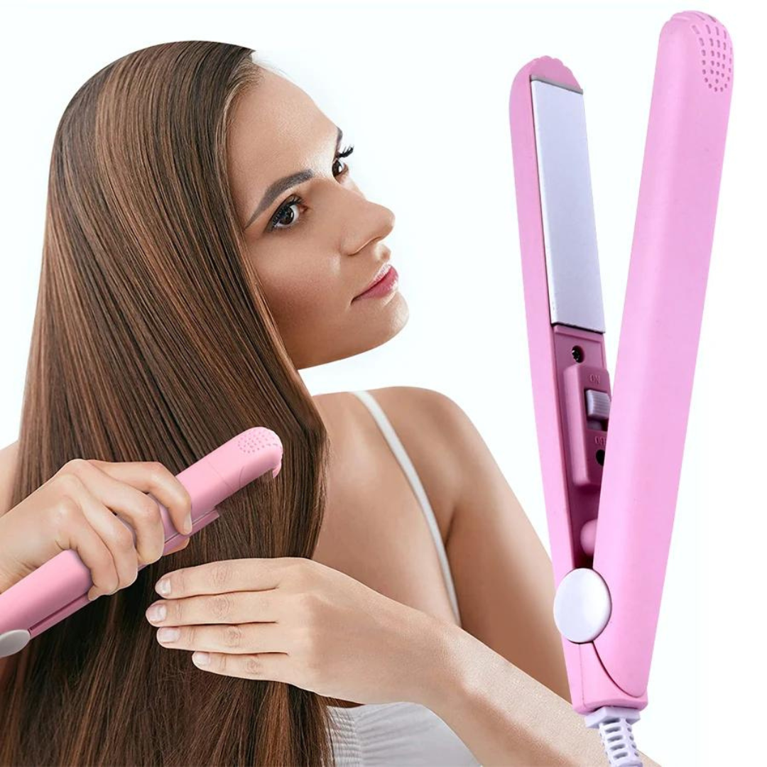 "MiniCurler 2-in-1 Keramischer Locken- und Glätteisen in Lila, kompakt, ergonomisch, schnelles Styling für unterwegs."