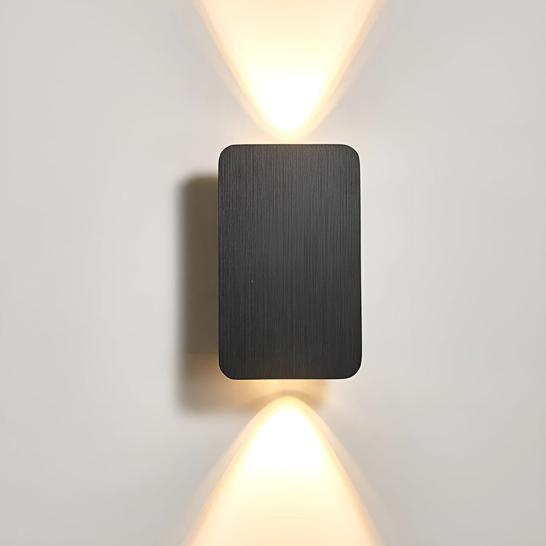 Minimalistische LED-Wandleuchte für stilvolles Wohnen, rechteckiges Design, warme Lichtquelle, energieeffizient, Aluminium.