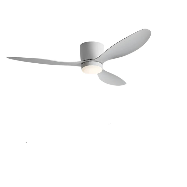 Minimalistischer LED-Deckenventilator mit Fernbedienung, stilvolles Design, energieeffiziente Beleuchtung, weiße Ausführung.
