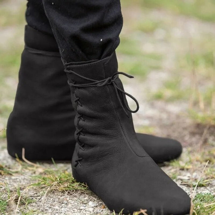 "Mittelalterliche Lederstiefel für Männer, schwarzes Echtleder, schnürbar, authentisches Design, ideal für historische Anläss