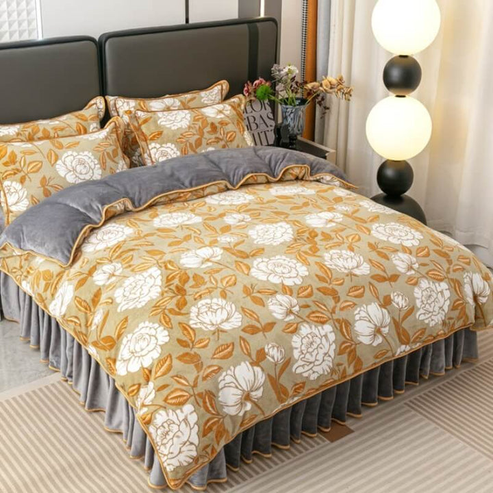 Comfortable velvet bedding set with intricate leaf pattern, perfect for modern home decor.