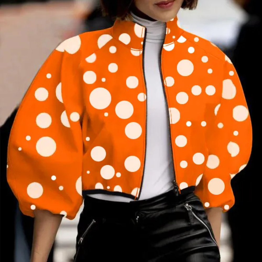 Stylish women's casual short coat for everyday wear. Modern versatile outerwear, perfect for spring fashion.
