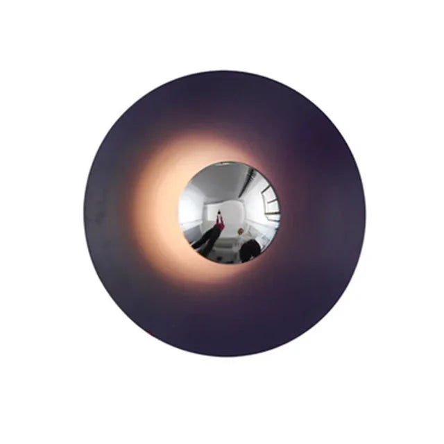 "Moderne runde LED Wandlampe mit geschwungenem Glasdesign und leuchtenden Farben für stilvolle Eleganz im Zuhause."