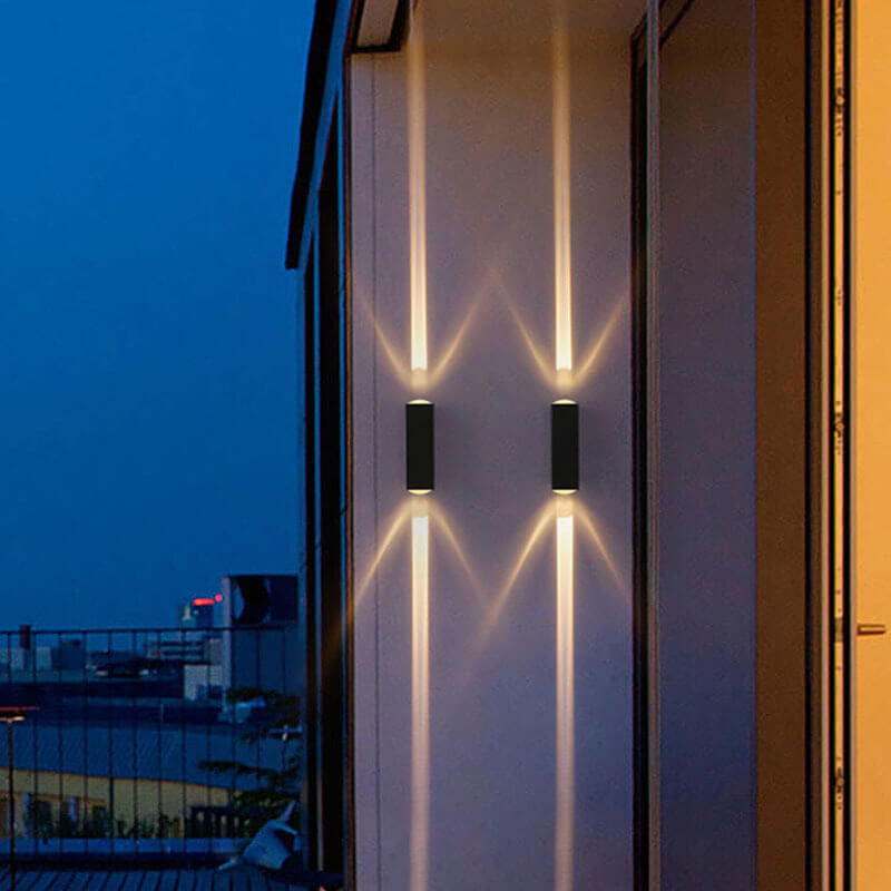"Moderne schwarze LED-Außenwandleuchte, wetterfest, rechteckiges Design, elegantes, warmes Licht für Terrassenbeleuchtung."