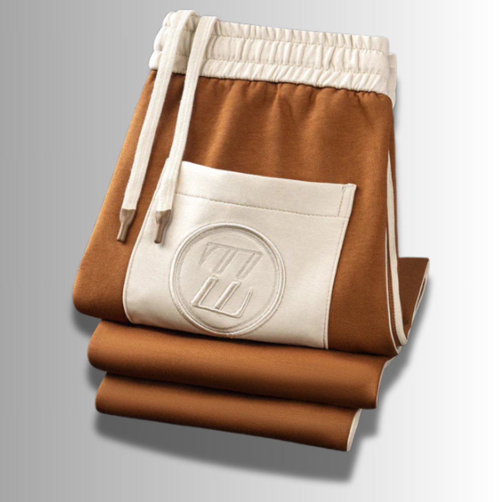 Moderner Herren Jogginganzug, atmungsaktiv, in Grau mit Kapuze und Taschen, ideal für Sport und Freizeit.