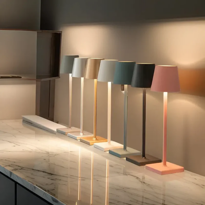 "Moderner kabelloser LED-Tischleuchte im skandinavischen Design, wiederaufladbar, warmweißes Licht, ideal für Innen- und Auße