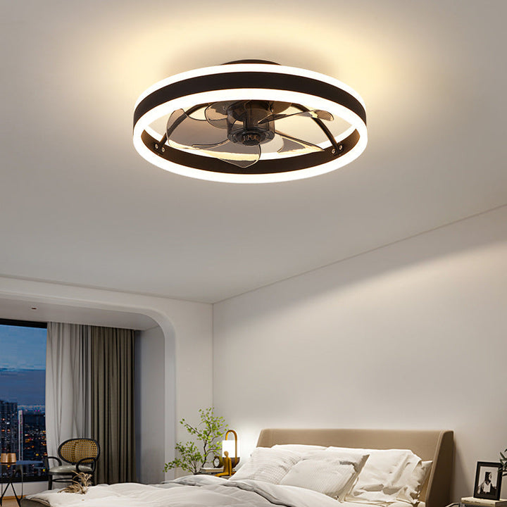 "Moderner LED-Deckenventilator mit eleganten Flügeln und integrierter LED-Beleuchtung, perfekt für Wohn- oder Büroräume."