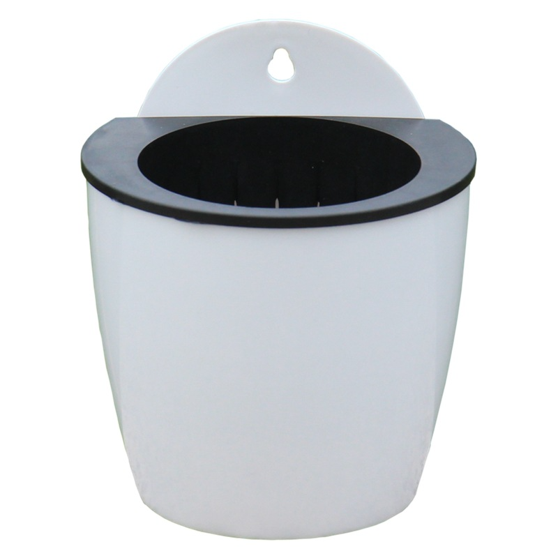 "Moderner, selbstbewässernder Hängepflanztopf mit stilvollem Design für Wandmontage – ideal für drinnen und draußen."