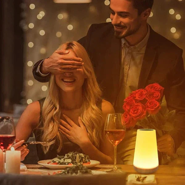 "Nachtlicht im Schlafzimmer mit sanftem, dimmbarem Licht und farbenfrohem Design, ideal für entspannte Abende zu Hause."