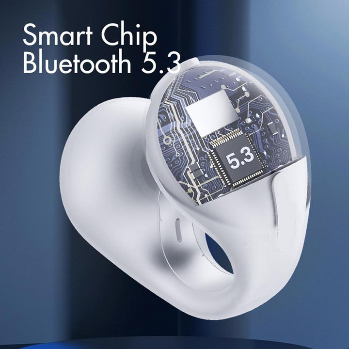 Nahaufnahme einer Frau mit kabellosen schwarzen Knochenschall Ohrhörern, stilvolles Design und kristallklarer HD-Sound.