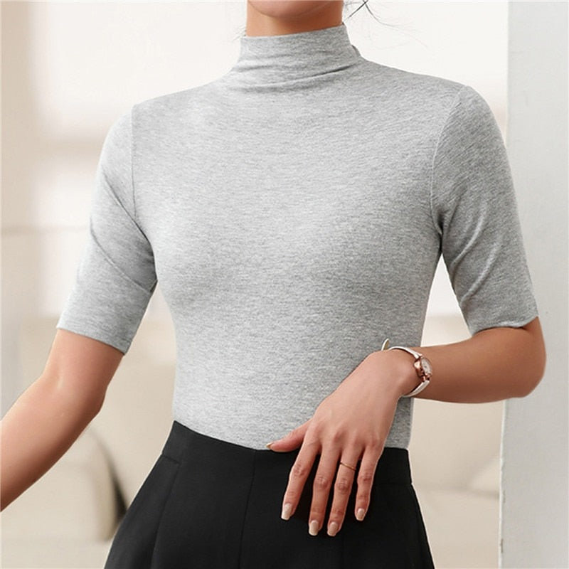 "Nahtloser Damen Rollkragenpullover, elegant und bequem, in klassischem Design, ideal für vielseitige Anlässe."
