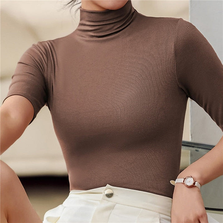 "Nahtloser Damen Rollkragenpullover, elegant und bequem, in klassischem Design, ideal für vielseitige Anlässe."