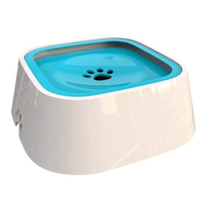 Portable pet water bowl, spill-proof design for travel, ensuring easy hydration for dogs and cats