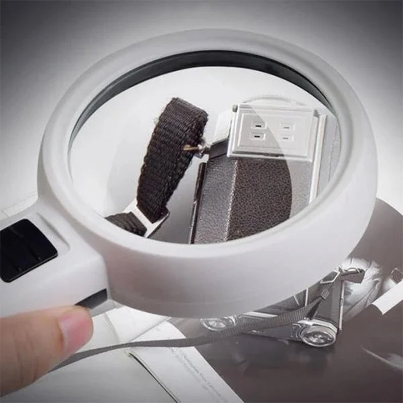 "Optische Lupe mit 30-facher Vergrößerung und LED, ergonomisch, ideal für Sehschwache, Schmuckbegutachtung und Modellbau."