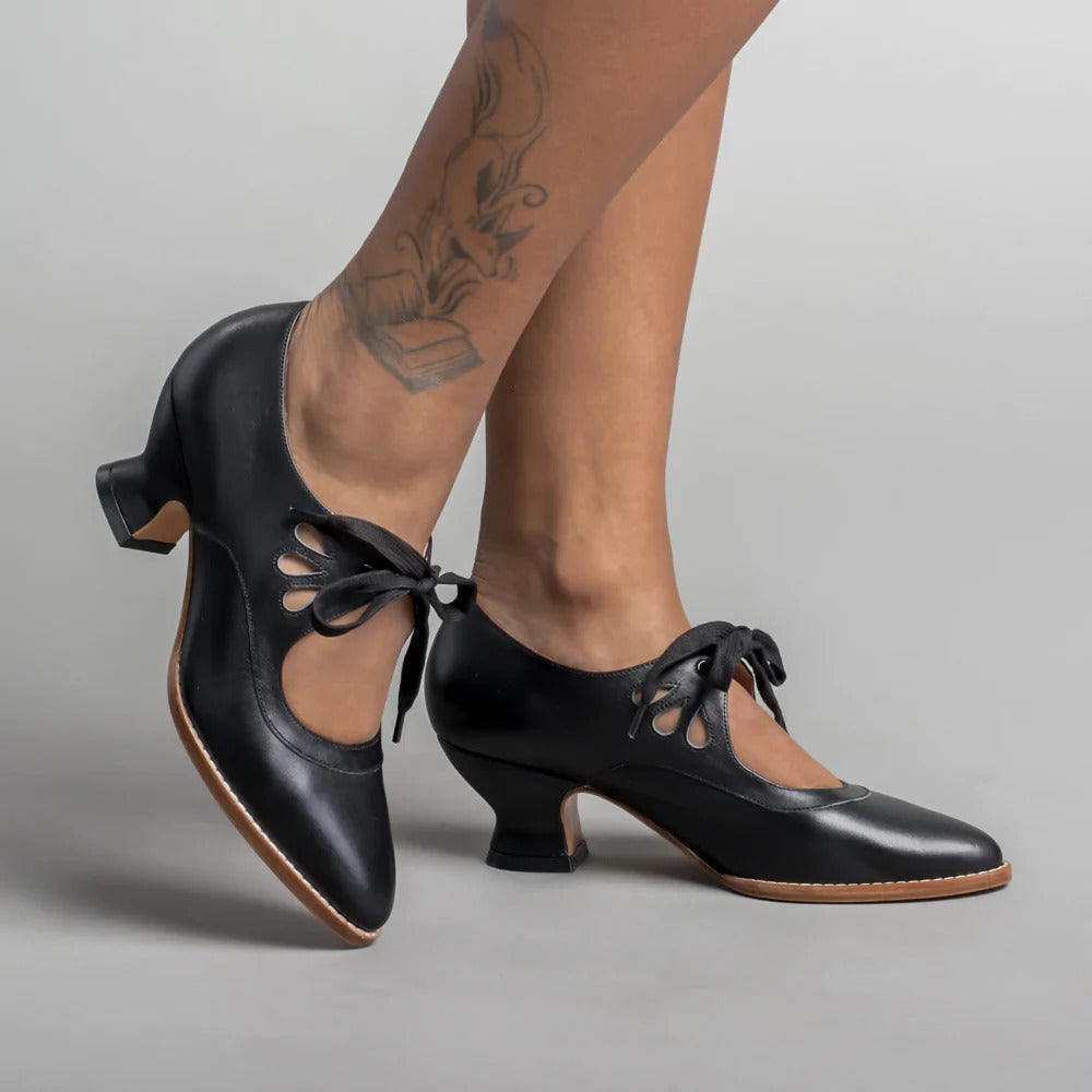 Orthopädische Damenschuhe, elegant, hoher Absatz, modernes Design, schwarz, rutschfeste Sohle für Komfort und Stabilität.