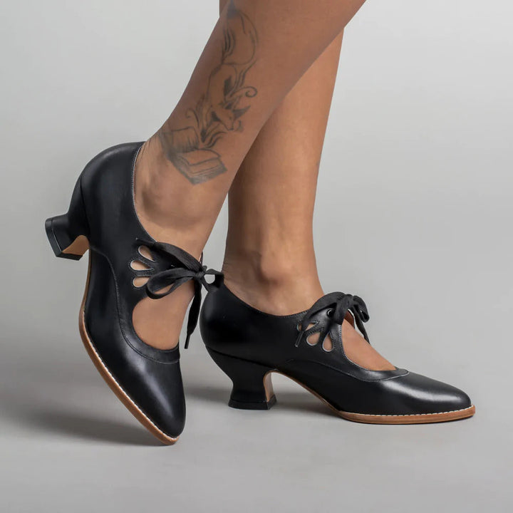Orthopädische Damenschuhe, elegant, hoher Absatz, modernes Design, schwarz, rutschfeste Sohle für Komfort und Stabilität.