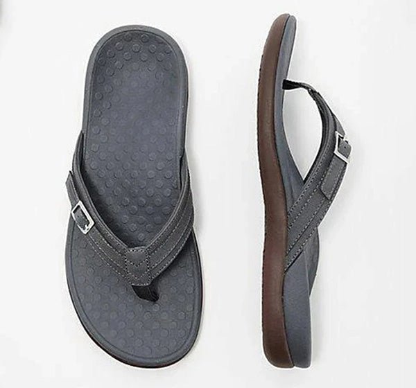 "Orthopädische Flip-Flops für Damen, weiß mit ergonomischem Design, atmungsaktivem Riemen und rutschfester Sohle."