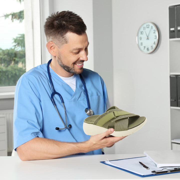 "Orthopädische grüne Sandalen für Damen mit rutschfester Sohle und weichem Material zur Linderung von Fußschmerzen."