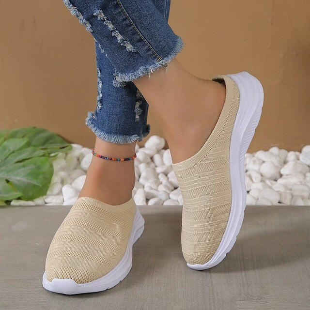Orthopädische Slip-On Schuhe für Damen, atmungsaktiv, grau, bequem, modern, ideal für Sommer und Spaziergänge.
