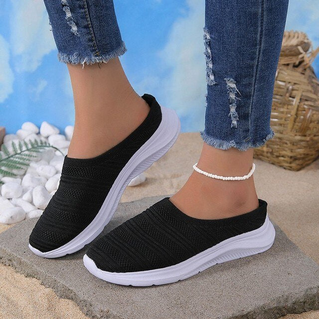 Orthopädische Slip-On Schuhe für Damen, atmungsaktiv, grau, bequem, modern, ideal für Sommer und Spaziergänge.