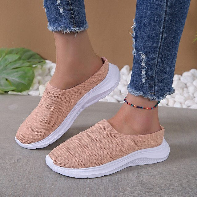 Orthopädische Slip-On Schuhe für Damen, atmungsaktiv, grau, bequem, modern, ideal für Sommer und Spaziergänge.