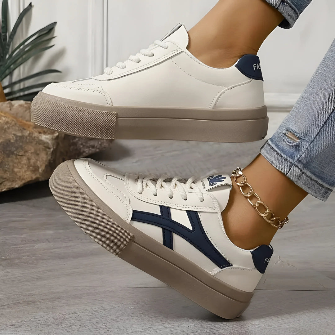 "Orthopädische sportliche Damen-Sneaker in Blau und Braun, ideal für Alltag und Bewegung, bieten Komfort und Stil."