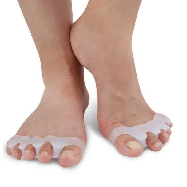 "Orthopädischer Zehenkorrektor: Hautfarben, flexibles Design, für Komfort und Entlastung bei Hallux Valgus und Hammerzehen."