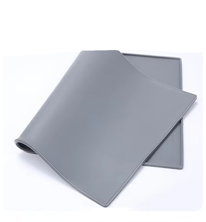 Pet feeding accessory: non-slip silicone mat and two stainless steel bowls for dogs and cats