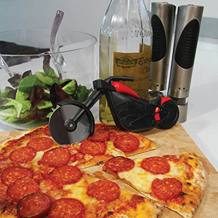 "Pizzaschneider im Motorrad-Stil, schwarzes Design, scharfes Edelstahlrad, ideal für Pizzaverliebte, Küchenaccessoire"