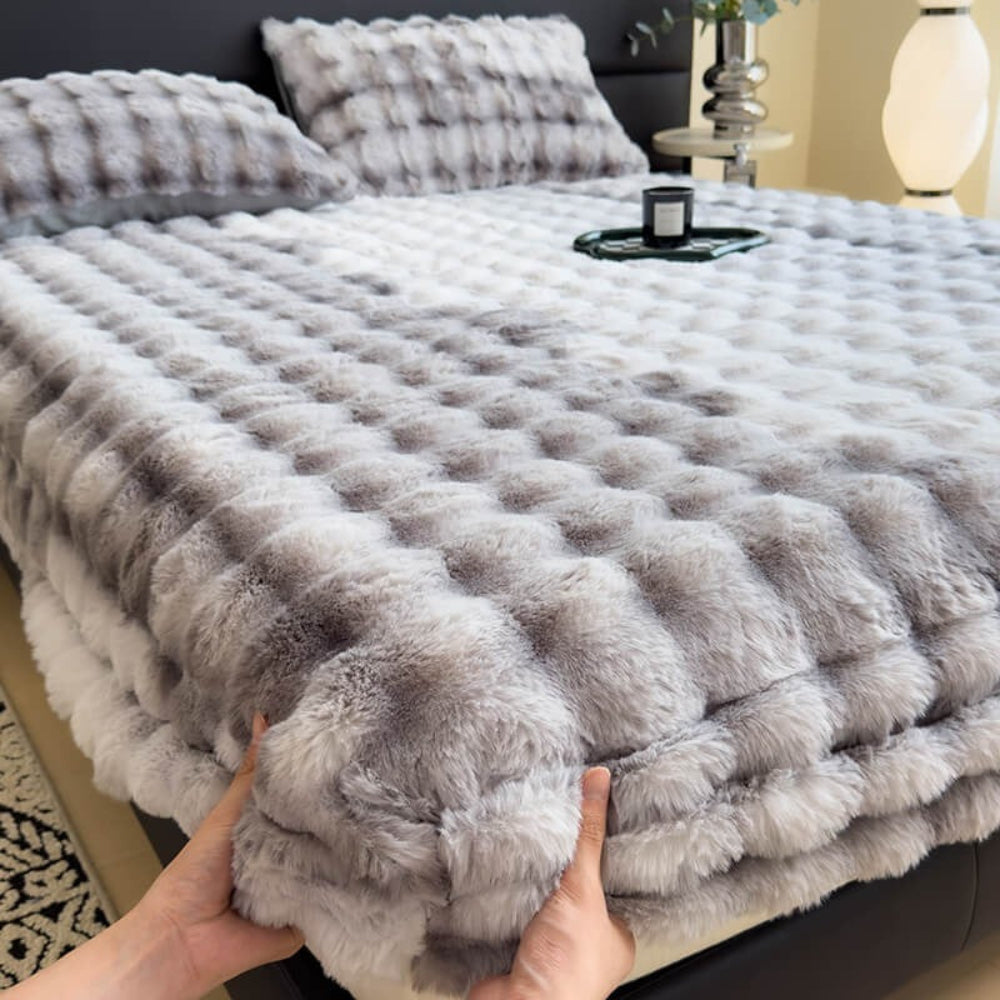 Soft faux rabbit plush mattress protector fitted sheet, ideal for a cozy king size bed