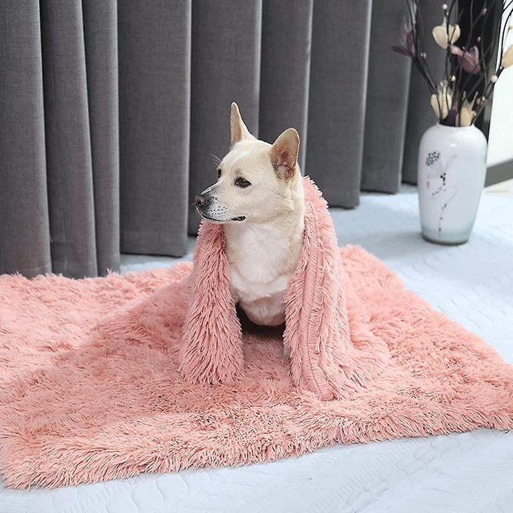 Plush grey pet blanket for dogs and cats, soft and cozy washable bed mat