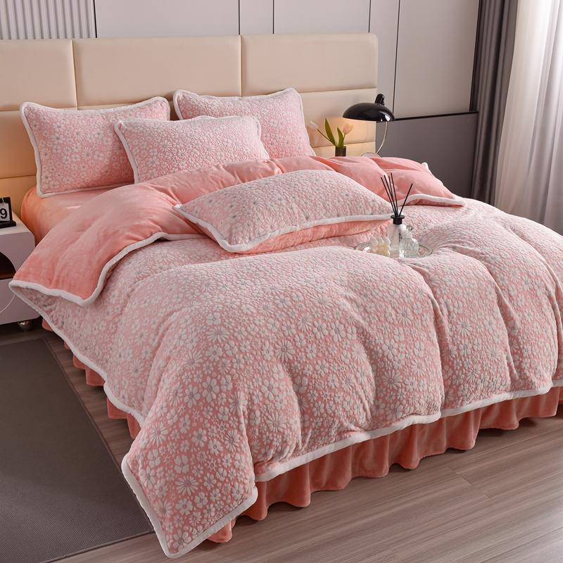 Skin-friendly velvet bedding with unique carved floral patterns, a king size option