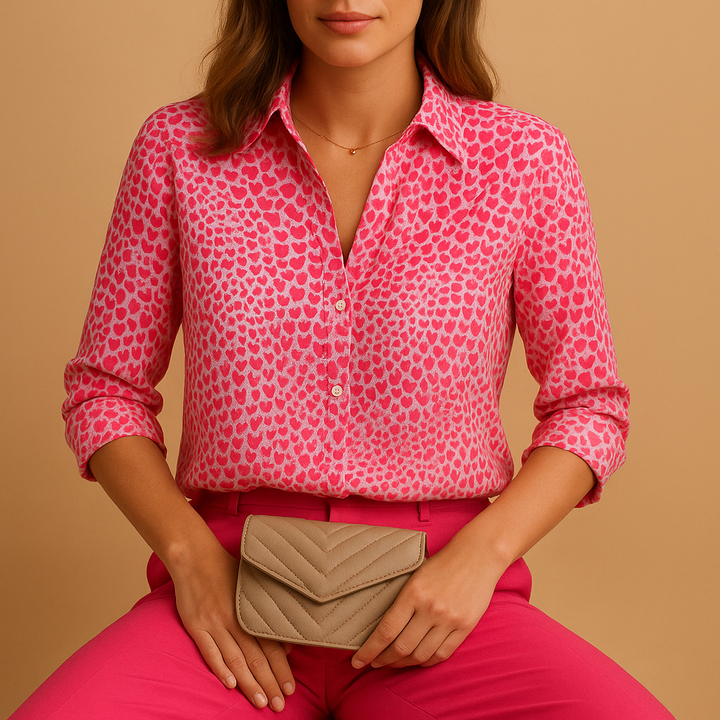 Casual women's printed top, comfortable and chic for everyday fashion.