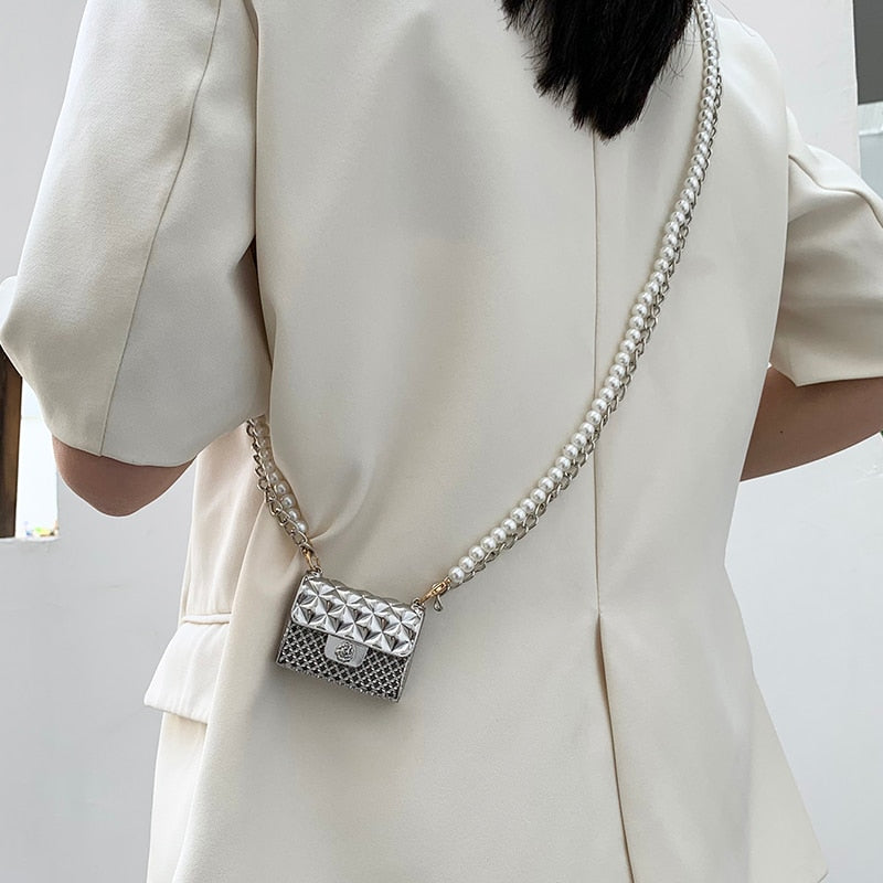 Women's elegant mini rhinestone purse, a glittering evening bag clutch, ideal for formal wear.