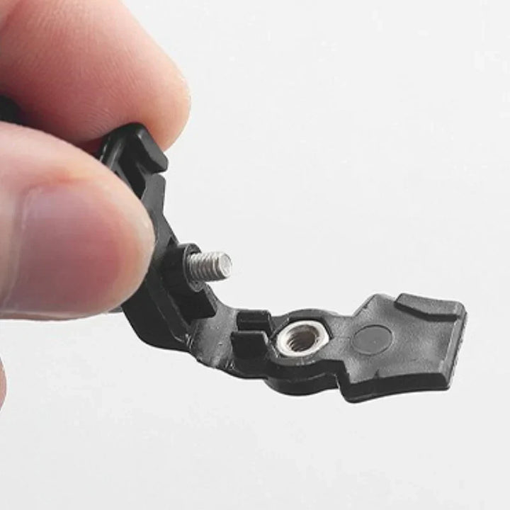 "Reißverschluss-Reparatur-Set mit diversen Werkzeugen auf hellem Hintergrund, ideal für Kleidung und Taschenreparatur."