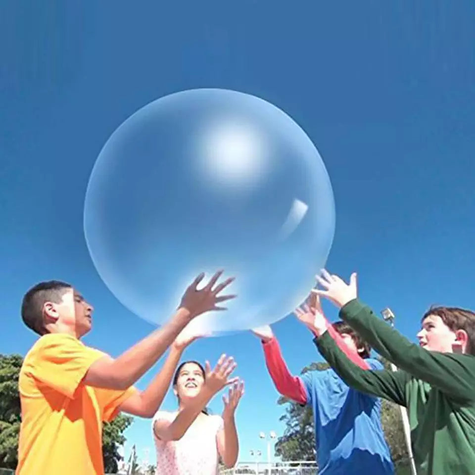 "Riesiger, bunter Bubble-Ball im Freien, ideal für Kinder und Erwachsene, vielseitig einsetzbar."