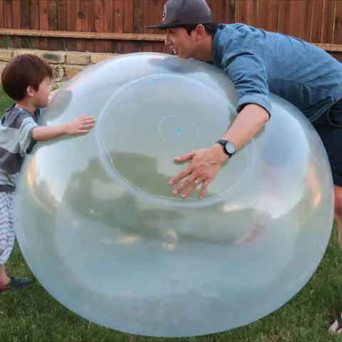 "Riesiger, bunter Bubble-Ball im Freien, ideal für Kinder und Erwachsene, vielseitig einsetzbar."