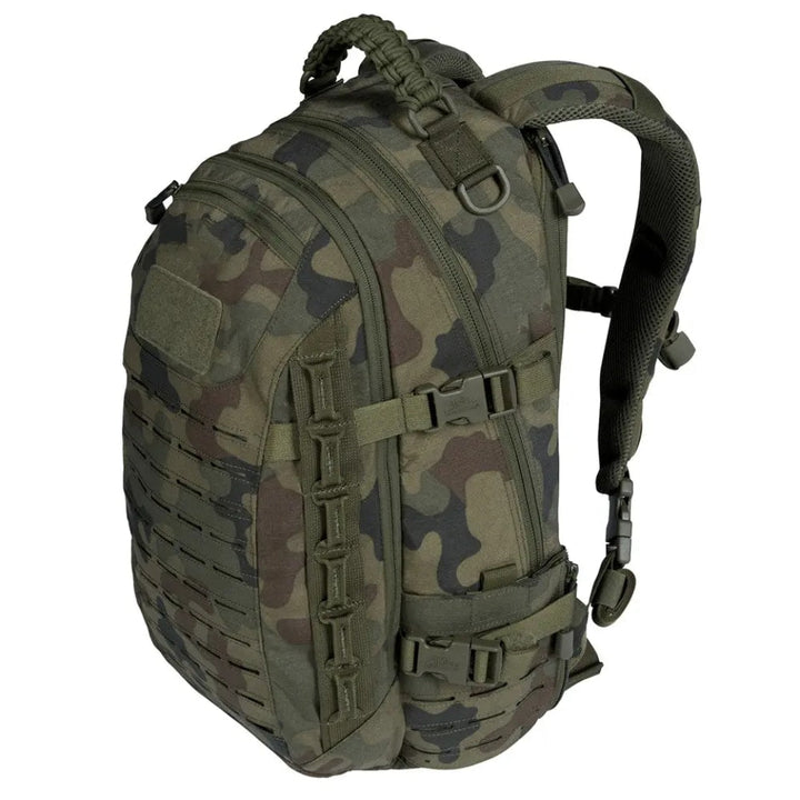 "Robuster taktischer Rucksack in Camouflage, 30-Liter-Stauraum, wasserabweisend, ideal für Camping und Wandern."