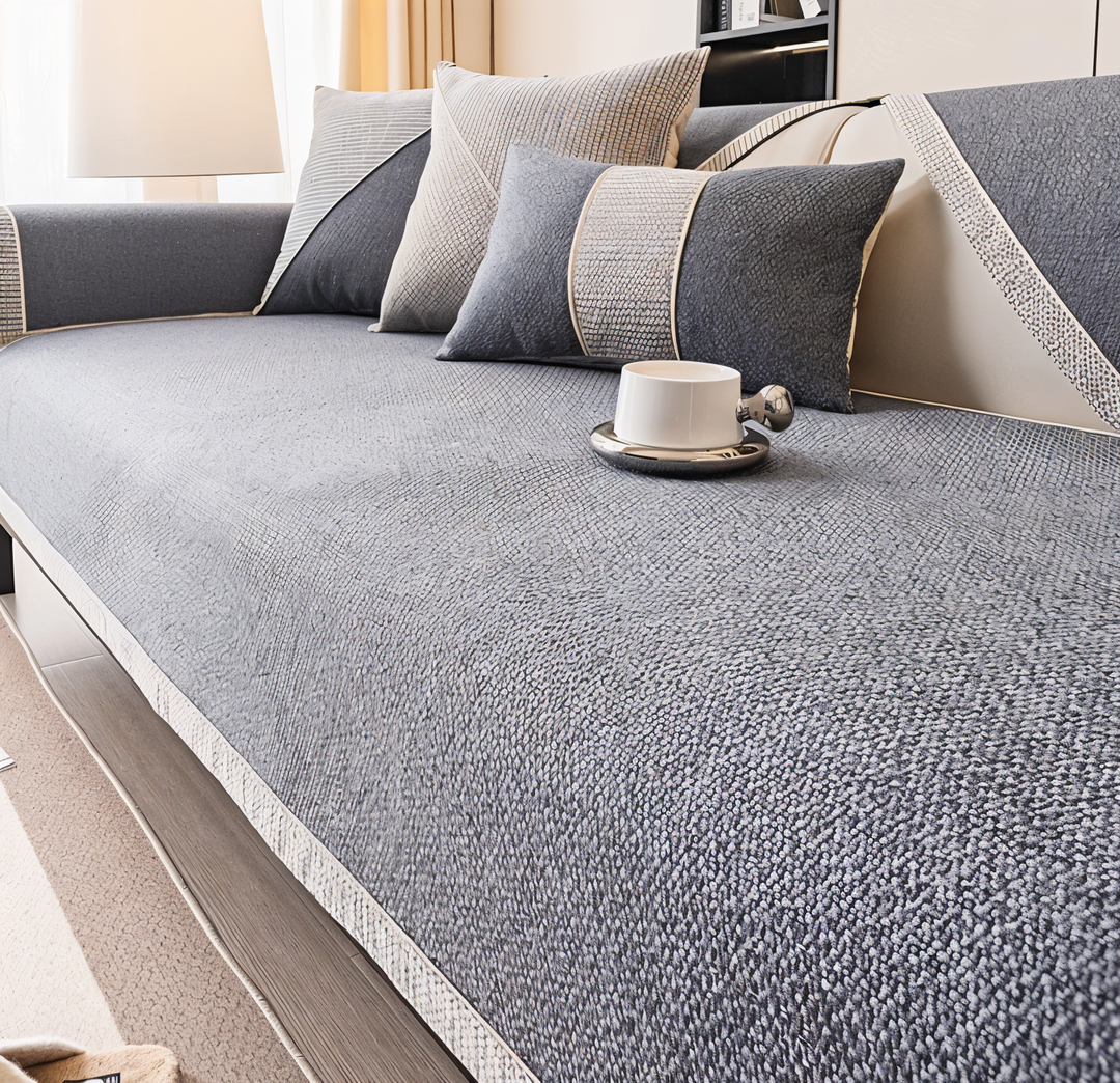 "Rutschfester Sofabezug in Hellgrau: Modernes Design, ultimative Passform & Schutz für Ihr Wohnzimmer-Sofa."
