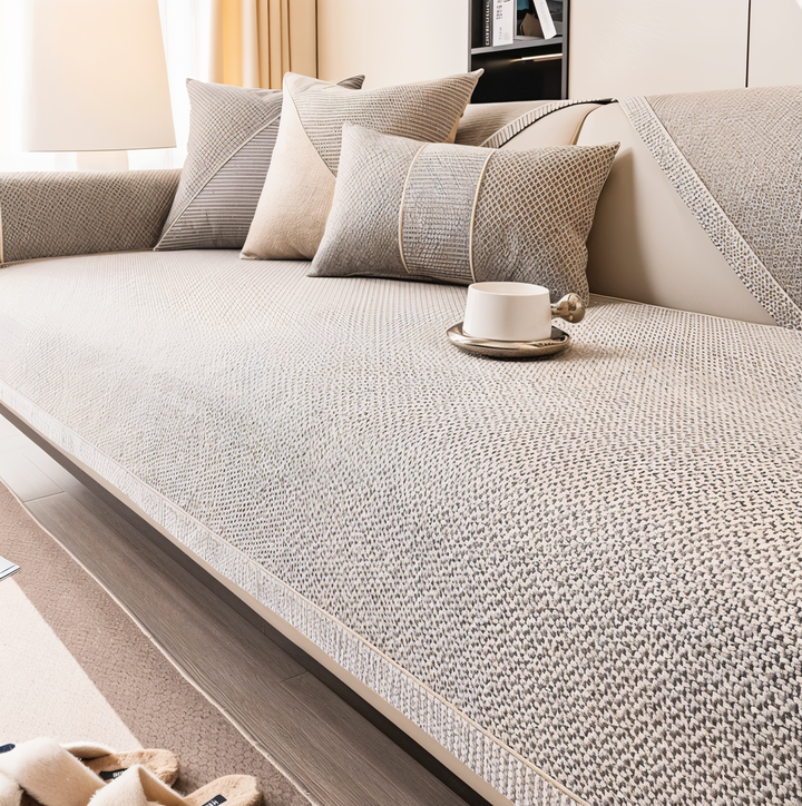 "Rutschfester Sofabezug in Hellgrau: Modernes Design, ultimative Passform & Schutz für Ihr Wohnzimmer-Sofa."