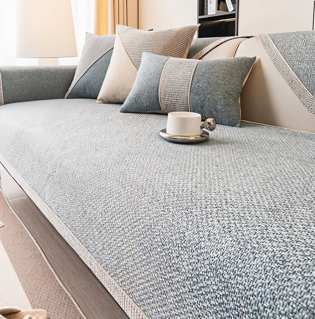 "Rutschfester Sofabezug in Hellgrau: Modernes Design, ultimative Passform & Schutz für Ihr Wohnzimmer-Sofa."