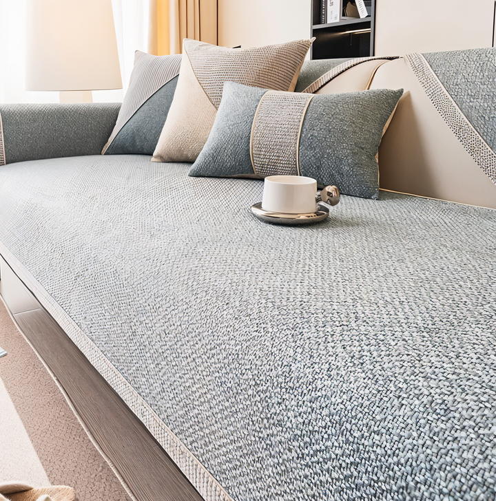 "Rutschfester Sofabezug in Hellgrau: Modernes Design, ultimative Passform & Schutz für Ihr Wohnzimmer-Sofa."