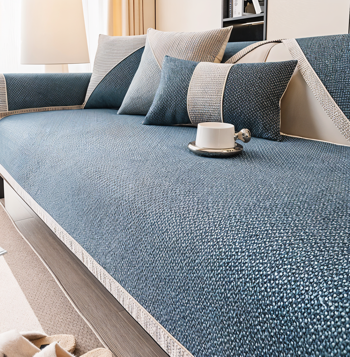 "Rutschfester Sofabezug in Hellgrau: Modernes Design, ultimative Passform & Schutz für Ihr Wohnzimmer-Sofa."