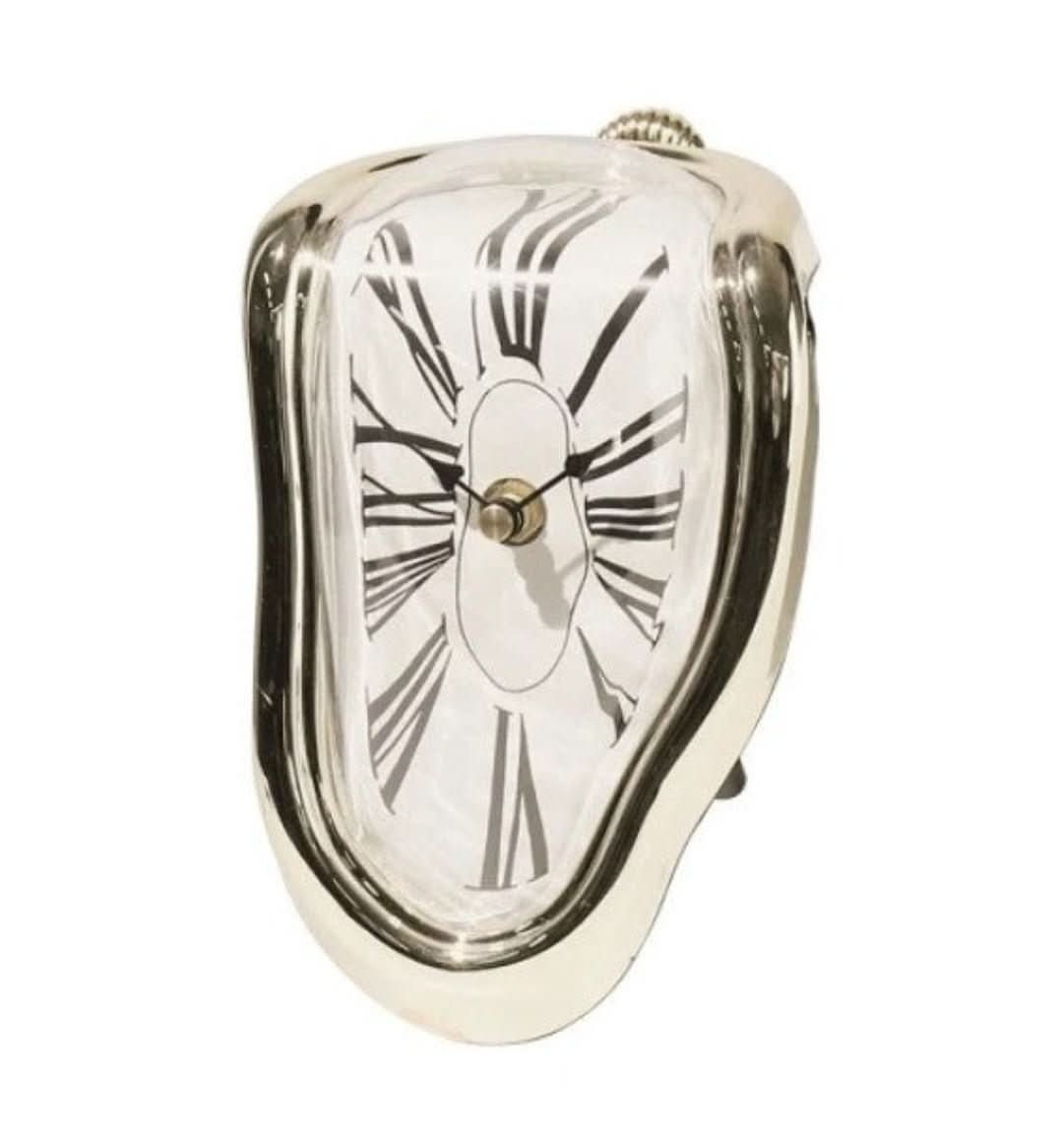 "Salvador Dali schmelzende Uhr mit surrealistischem Design, inspiriert von Dalis Gemälde, für Kunstliebhaber geeignet."