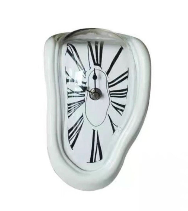 "Salvador Dali schmelzende Uhr mit surrealistischem Design, inspiriert von Dalis Gemälde, für Kunstliebhaber geeignet."