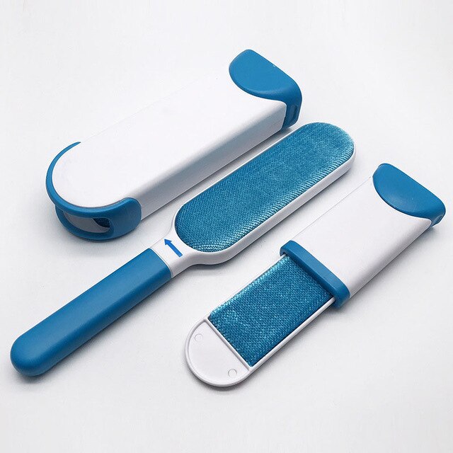 "Schlanke blaue und weiße Haustierhaarentferner-Bürste mit magnetischer Wirkung, Vorderansicht auf weißem Hintergrund."