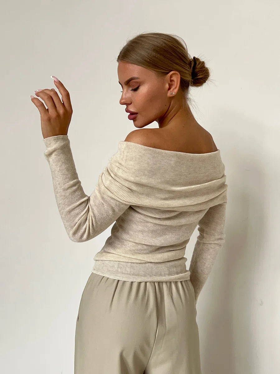 "Schulterfreier Damenpullover, elegantes Off-Shoulder-Design, weiches Material, figurbetonte Passform, vielseitiges Outfit"