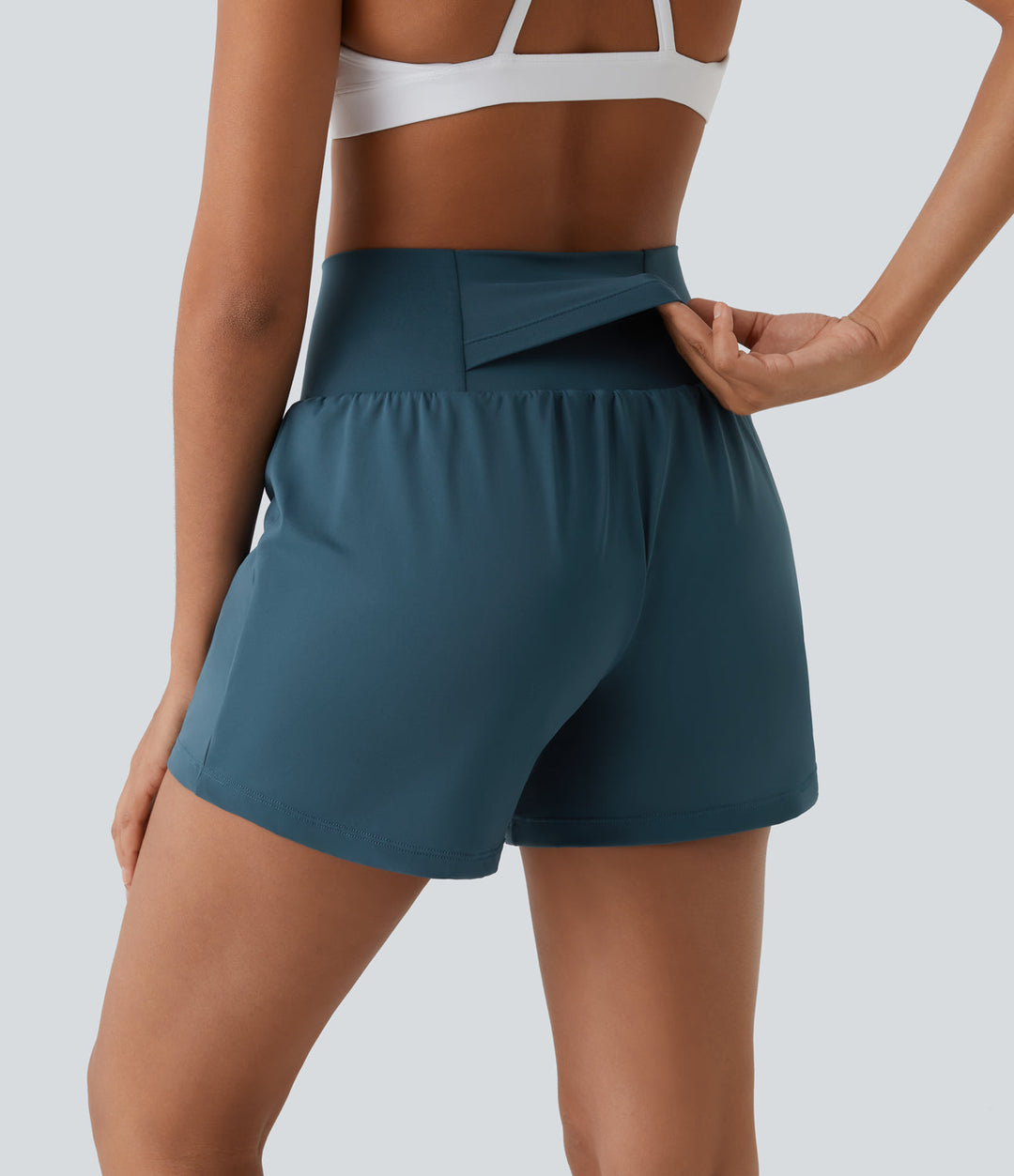 "Schwarze 2-in-1 Damen-Yoga-Shorts mit hoher Taille, atmungsaktivem Material und praktischen Taschen, ideal für Sport."